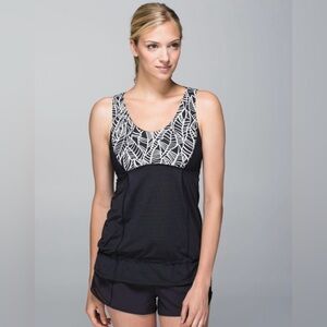 Lululemon Hustle & Bustle Tank
Black / Pretty Palm Black Angel Wing